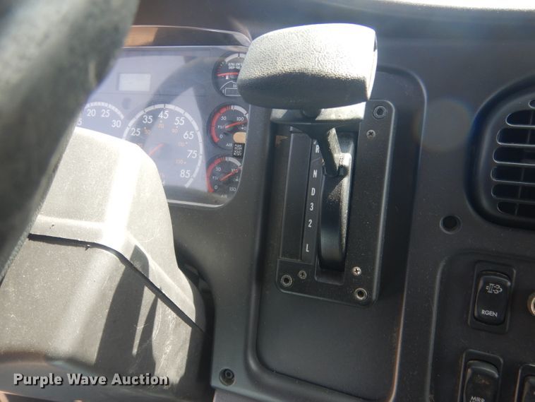 image for item DJ1312 2015 Freightliner Business class M2 box truck