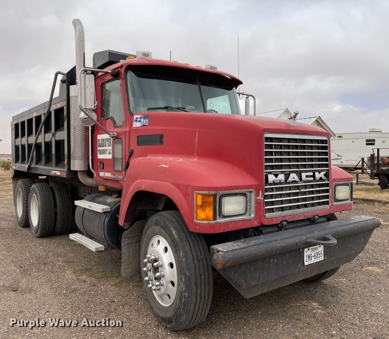 image for item DJ5083 2006 Mack CHN613  dump truck