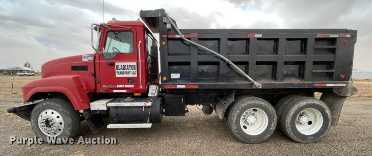 image for item DJ5083 2006 Mack CHN613  dump truck