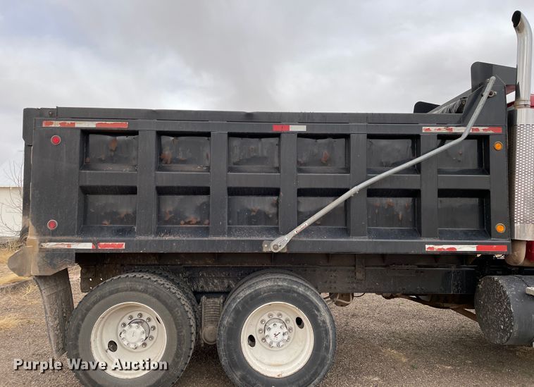 image for item DJ5083 2006 Mack CHN613  dump truck