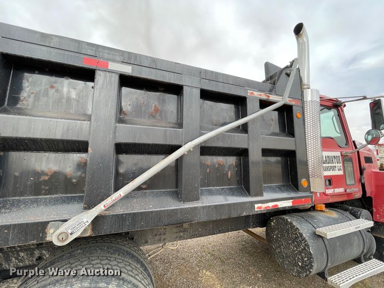 image for item DJ5083 2006 Mack CHN613  dump truck