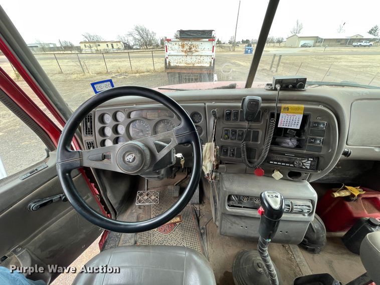 image for item DJ5083 2006 Mack CHN613  dump truck