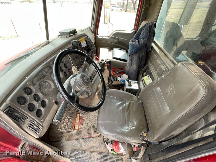 image for item DJ5083 2006 Mack CHN613  dump truck