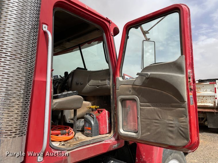 image for item DJ5083 2006 Mack CHN613  dump truck