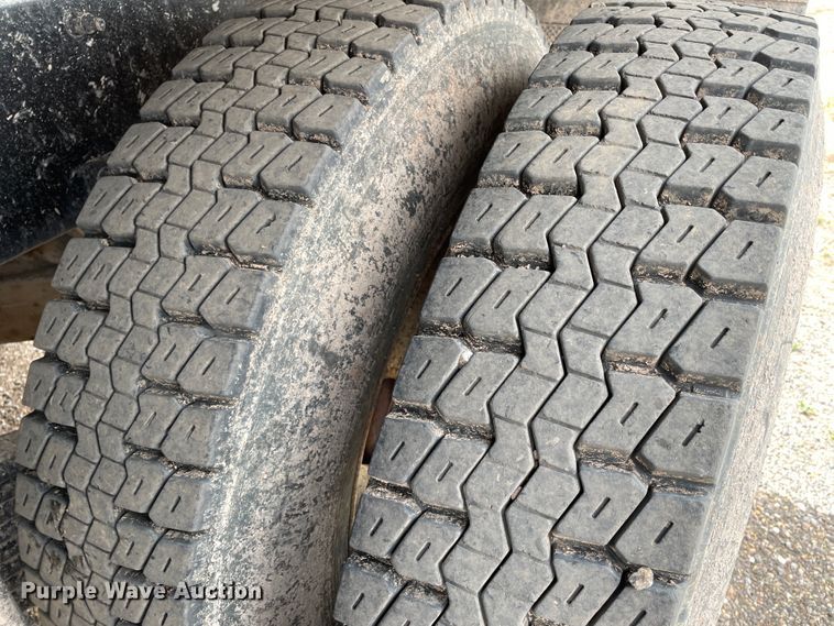 image for item DJ5083 2006 Mack CHN613  dump truck