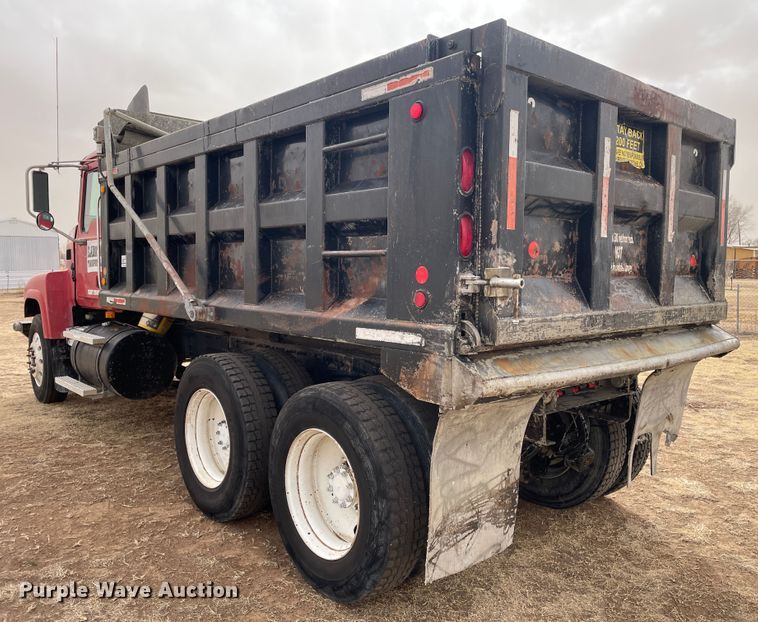 image for item DJ5084 2007 Mack CHN613  dump truck