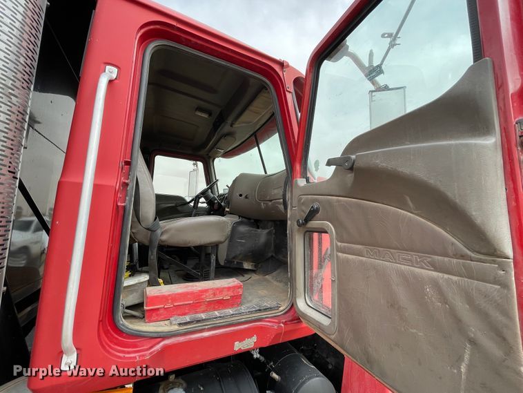 image for item DJ5084 2007 Mack CHN613  dump truck