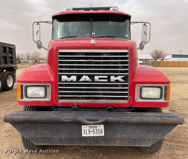 image for item DJ5085 2006 Mack CHN613  dump truck