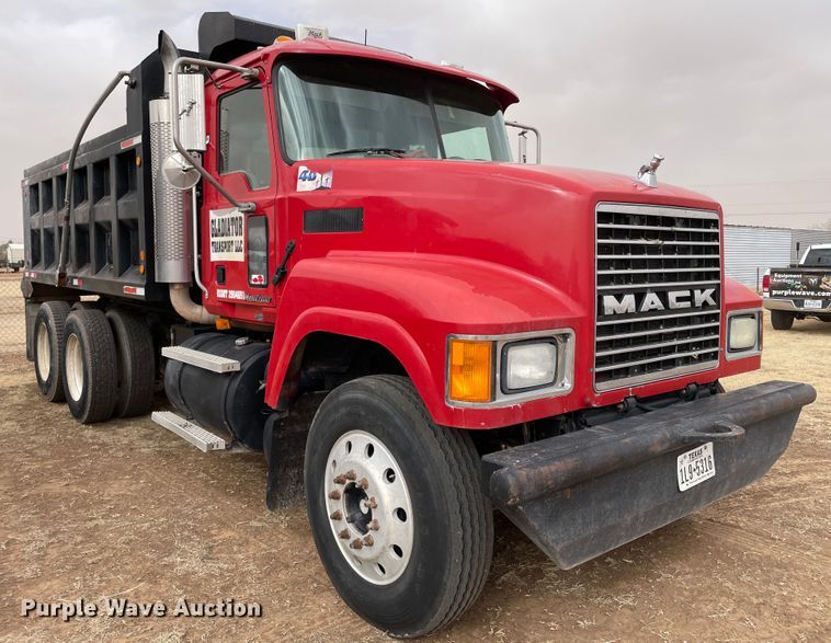 image for item DJ5085 2006 Mack CHN613  dump truck