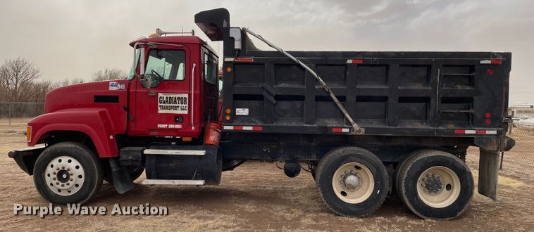 image for item DJ5085 2006 Mack CHN613  dump truck