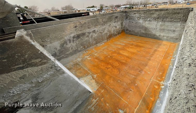 image for item DJ5085 2006 Mack CHN613  dump truck