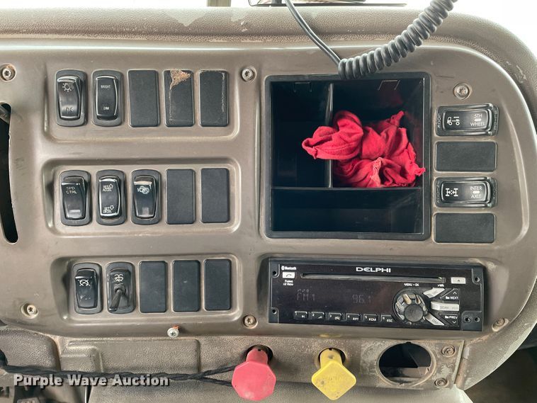 image for item DJ5085 2006 Mack CHN613  dump truck