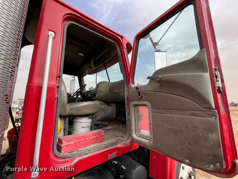 image for item DJ5085 2006 Mack CHN613  dump truck