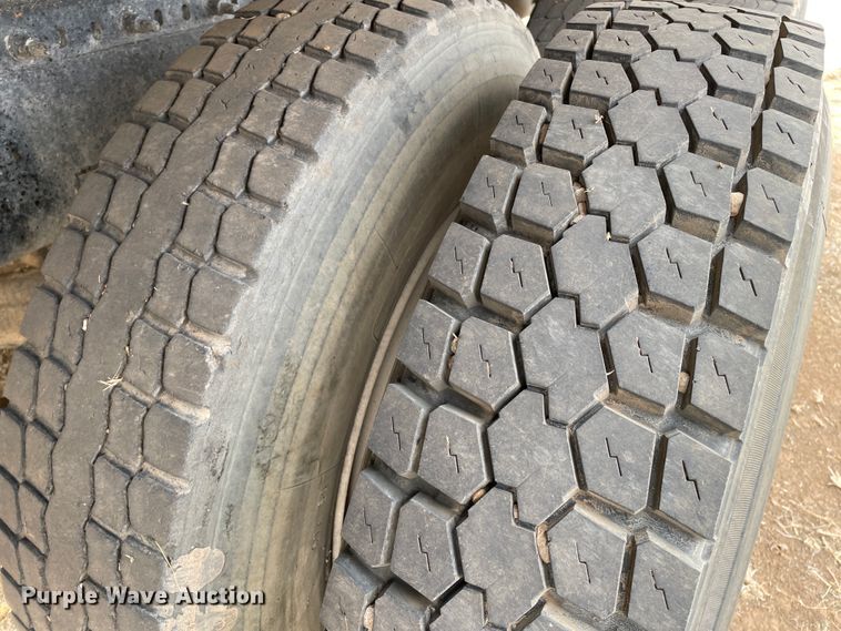 image for item DJ5085 2006 Mack CHN613  dump truck