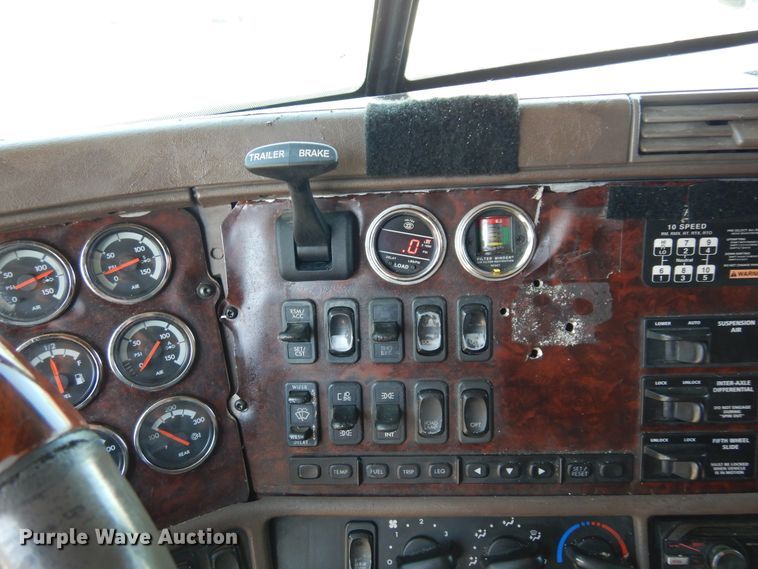 image for item DK0345 2004 Freightliner Coronado  semi truck