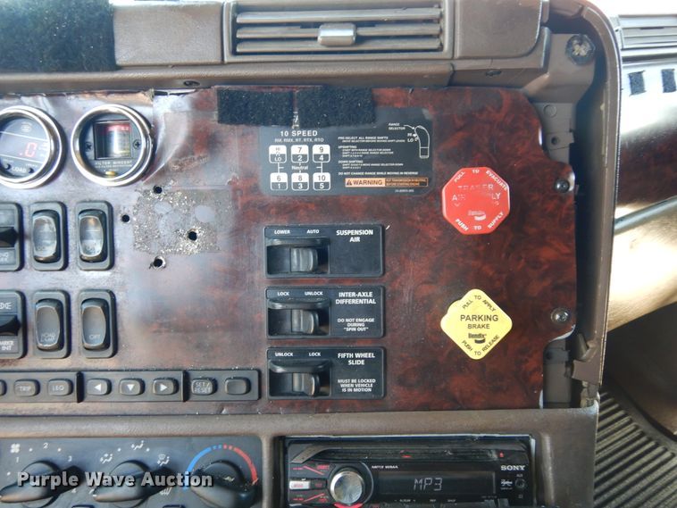 image for item DK0345 2004 Freightliner Coronado  semi truck