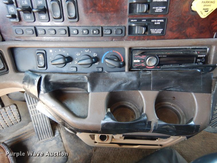 image for item DK0345 2004 Freightliner Coronado  semi truck