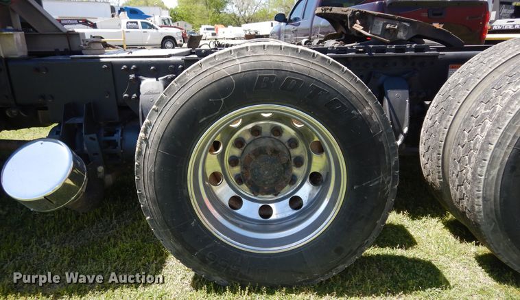 image for item DK0345 2004 Freightliner Coronado  semi truck