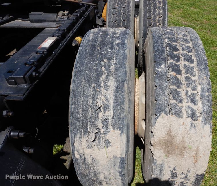 image for item DK0345 2004 Freightliner Coronado  semi truck