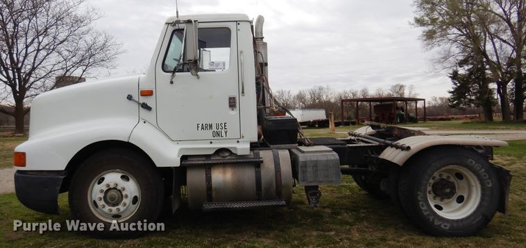 image for item DK0817 1994 International 8200  semi truck