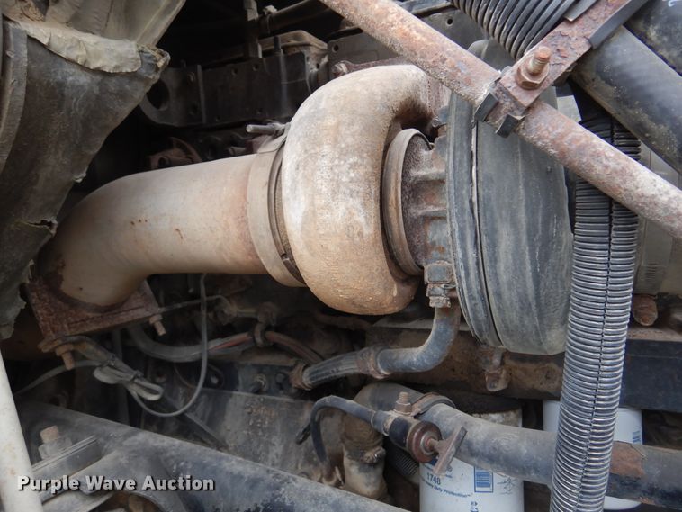 image for item DK0817 1994 International 8200  semi truck