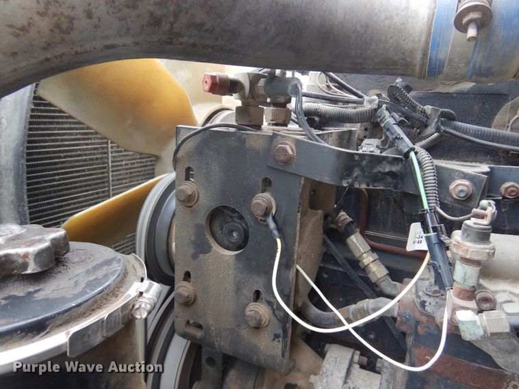 image for item DK0817 1994 International 8200  semi truck