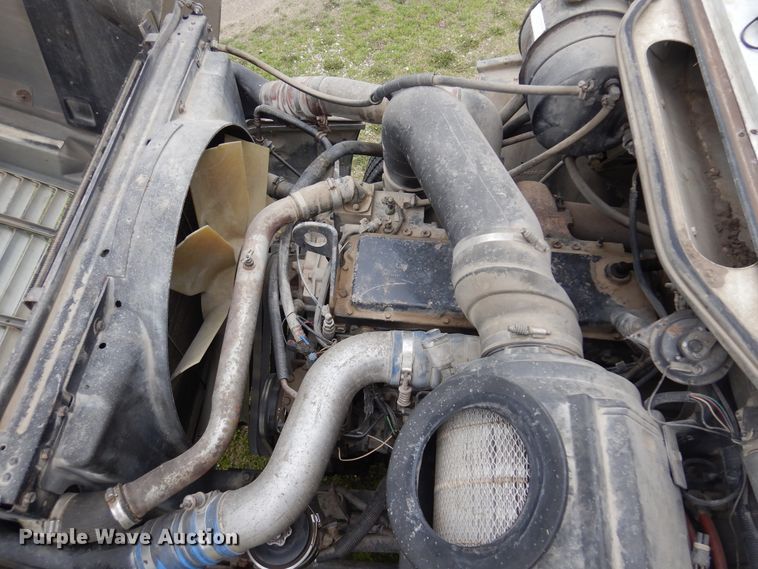 image for item DK0817 1994 International 8200  semi truck