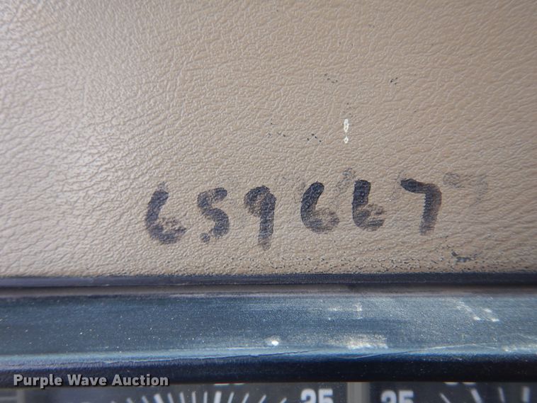 image for item DK0817 1994 International 8200  semi truck