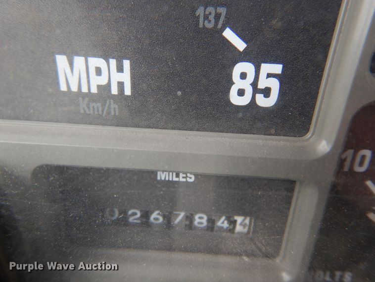 image for item DK0817 1994 International 8200  semi truck