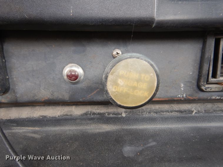 image for item DK0817 1994 International 8200  semi truck