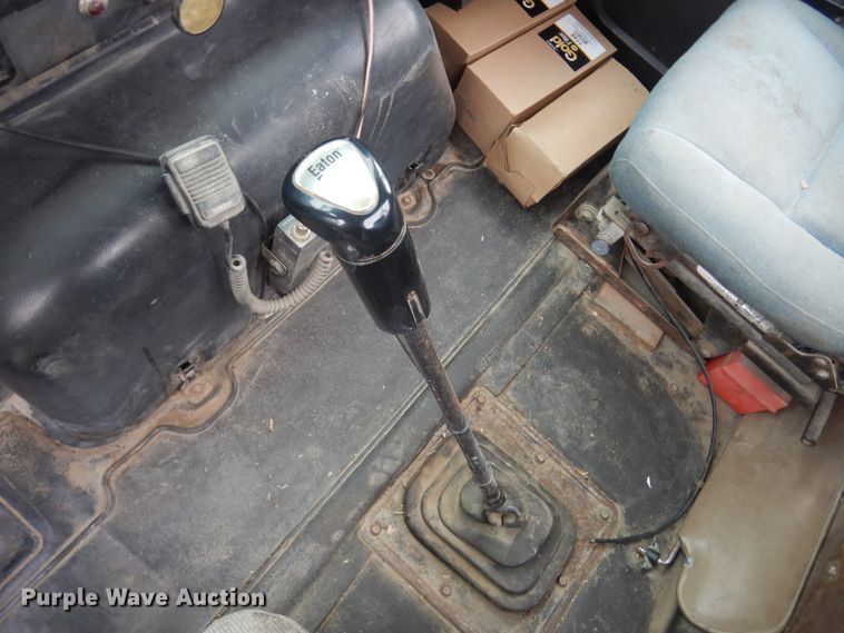 image for item DK0817 1994 International 8200  semi truck