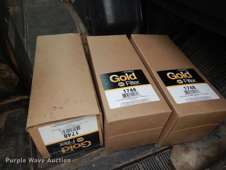 image for item DK0817 1994 International 8200  semi truck