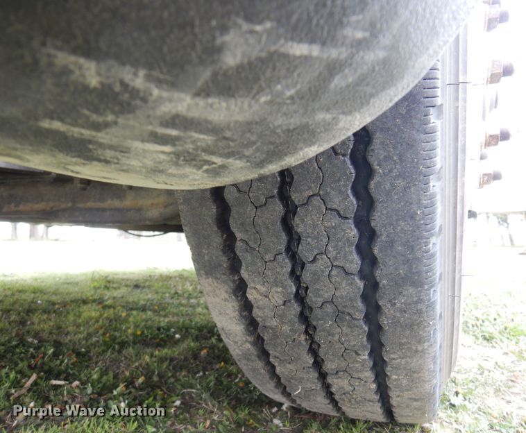 image for item DK0817 1994 International 8200  semi truck