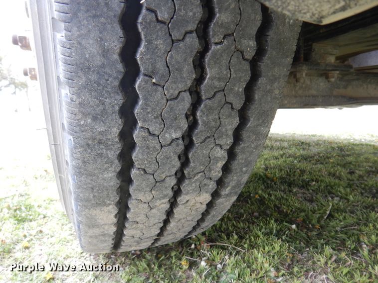 image for item DK0817 1994 International 8200  semi truck