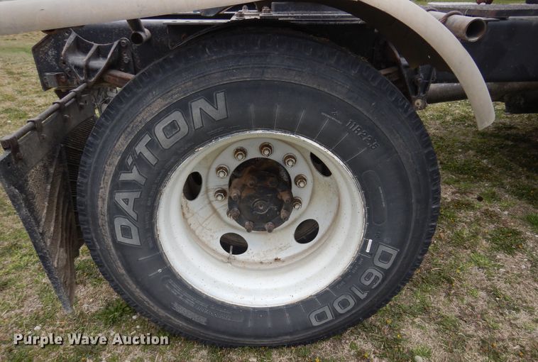 image for item DK0817 1994 International 8200  semi truck