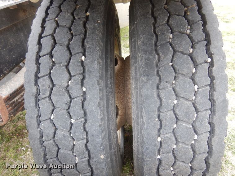 image for item DK0817 1994 International 8200  semi truck