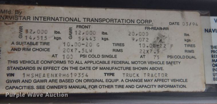 image for item DK0817 1994 International 8200  semi truck