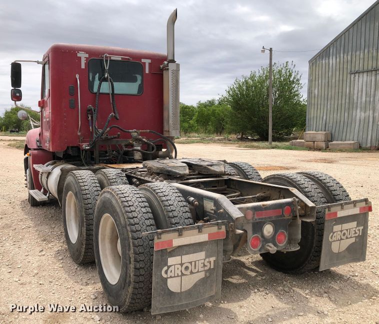 image for item DK8267 2005 Freightliner Columbia  semi truck