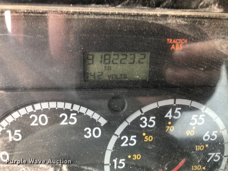 image for item DK8267 2005 Freightliner Columbia  semi truck