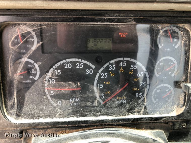 image for item DK8267 2005 Freightliner Columbia  semi truck