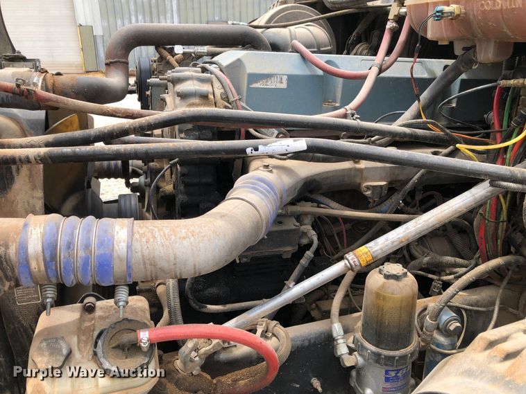 image for item DK8267 2005 Freightliner Columbia  semi truck