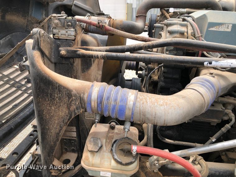 image for item DK8267 2005 Freightliner Columbia  semi truck