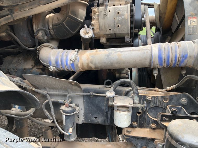 image for item DK8267 2005 Freightliner Columbia  semi truck