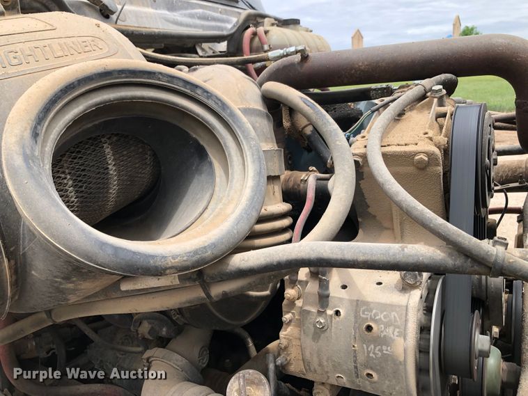 image for item DK8267 2005 Freightliner Columbia  semi truck