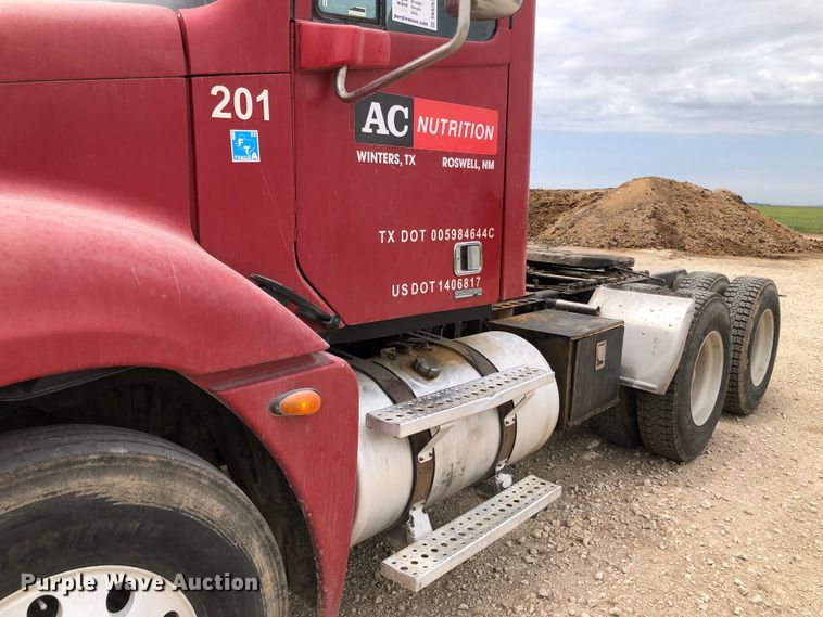 image for item DK8267 2005 Freightliner Columbia  semi truck