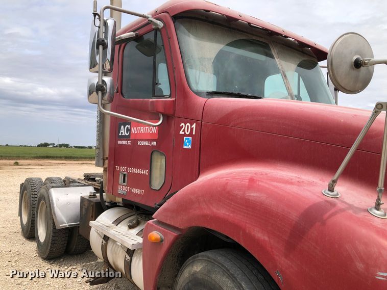 image for item DK8267 2005 Freightliner Columbia  semi truck