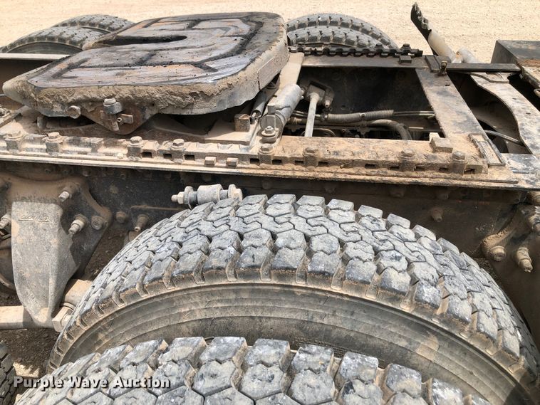 image for item DK8267 2005 Freightliner Columbia  semi truck