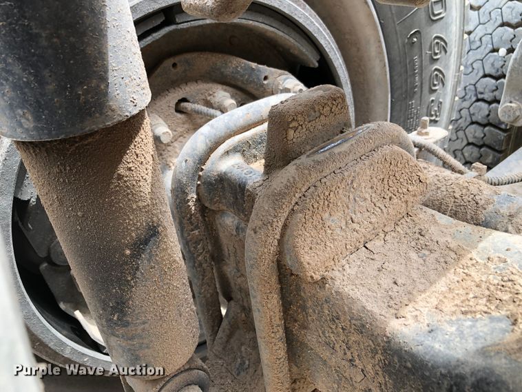 image for item DK8267 2005 Freightliner Columbia  semi truck