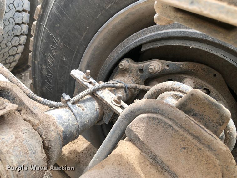 image for item DK8267 2005 Freightliner Columbia  semi truck