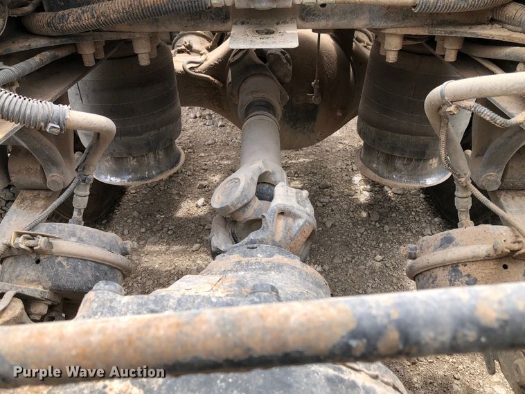 image for item DK8267 2005 Freightliner Columbia  semi truck